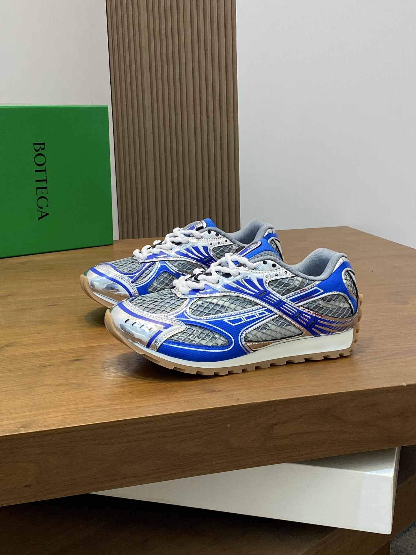 B&V SNEAKERS