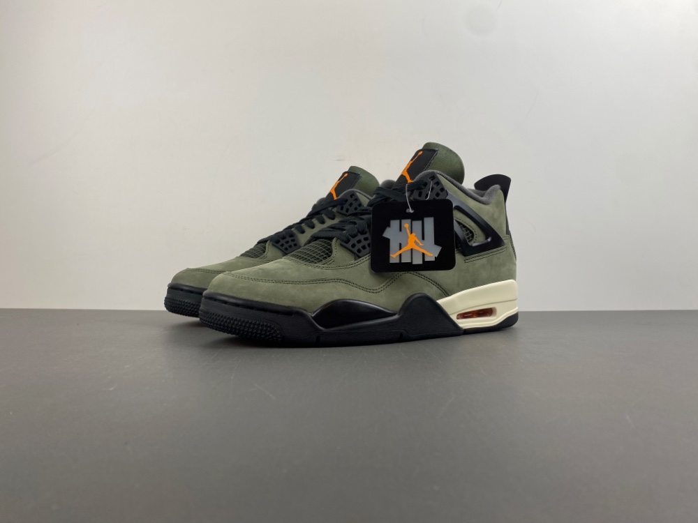 UNDEFEATED x Air Jordan 4 OG IB1519-200